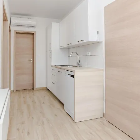 Budimir 公寓 维尔